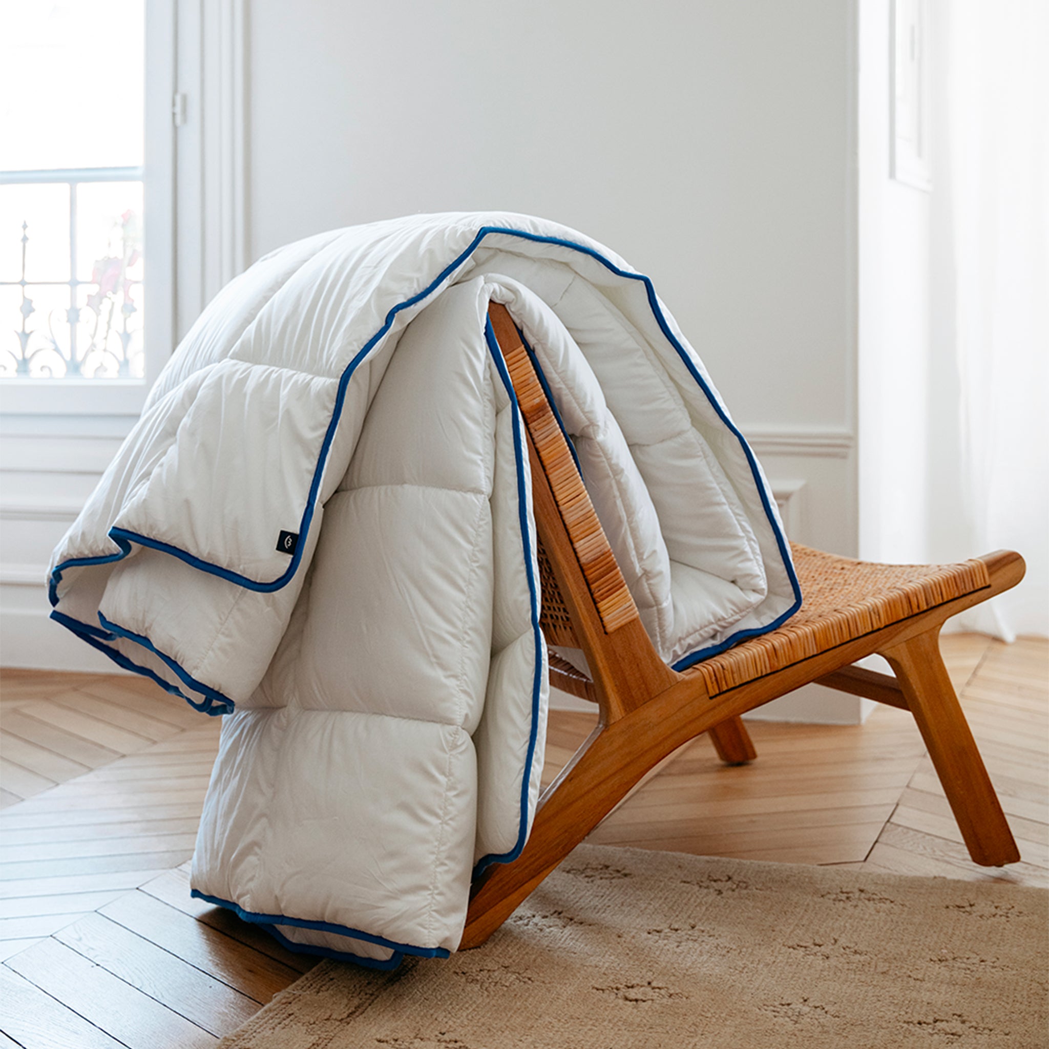 Lightweight temperate duvet 100% siliconized hollow fibers, cotton cover