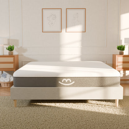 Matelas latex et mousse à mémoire de forme Gaia - 25cm dans une chambre lumineuse et spacieuse