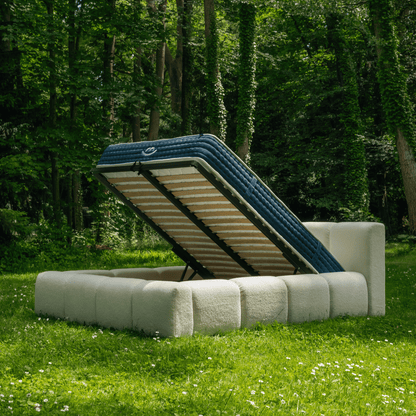 Le lit coffre Equinox ouvert avec le matelas Jade dessus