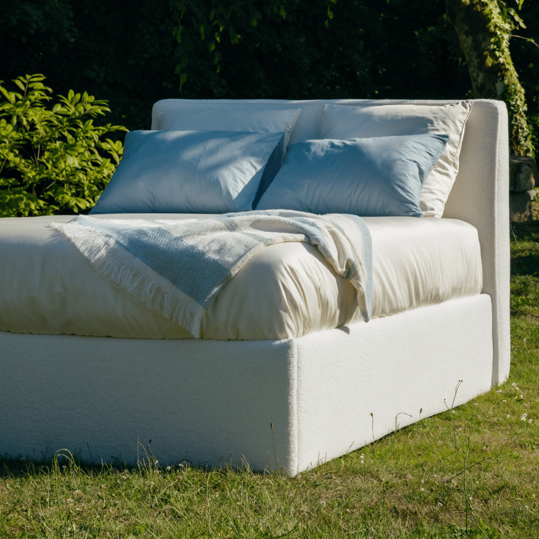 Duo parfait matelas victoria et lit coffre emma dans la nature lumineuse
