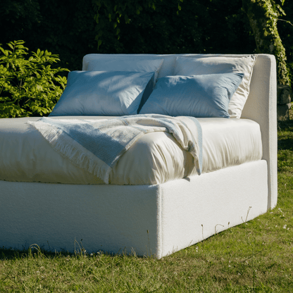 Duo parfait matelas victoria et lit coffre emma dans la nature lumineuse